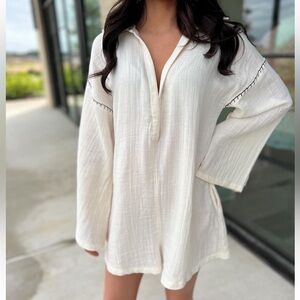 Brand New Elan Bohemian light gauze Fiji Romper off white v neck small women’s